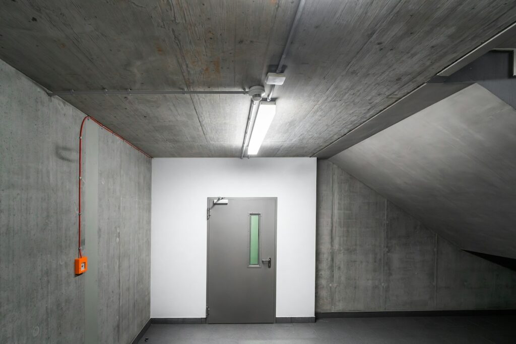 Door closer in a parking